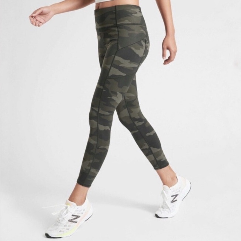 Athleta Contender camo print athletic leggings, size M (estimated)